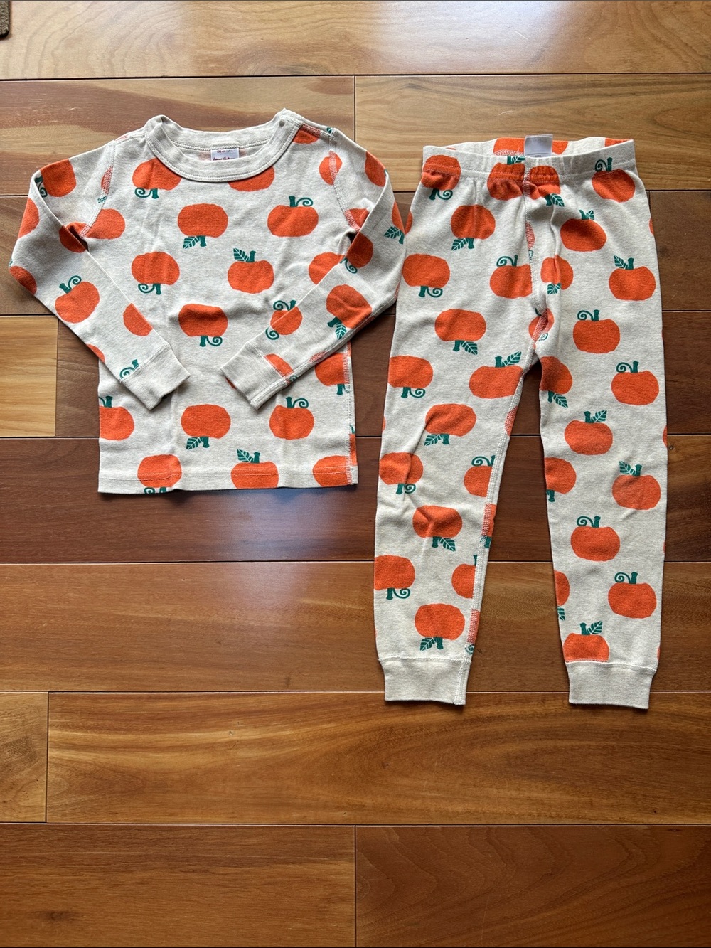 Hanna Andersson Oatmeal Heather Pumpkin Two-Piece Pajama Set 4T